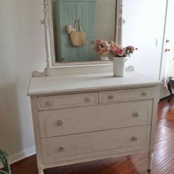 Shabby Chic Dresser With Mirror