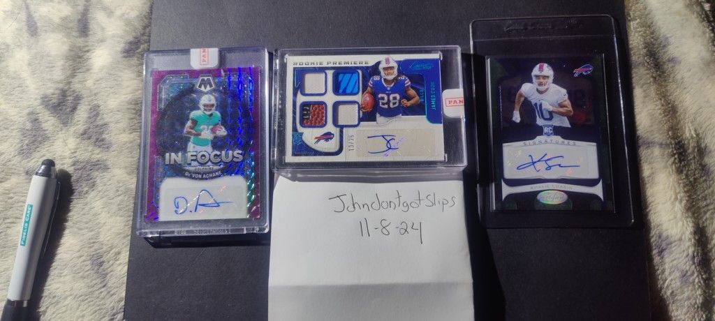 Devon Achane In Focus Rookie Auto/49!