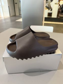 Brand New YZY YS-01 Chocolate Yeezy Slide Men’s Size 7