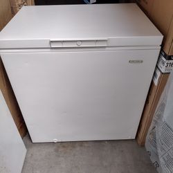 CHEST FREEZER