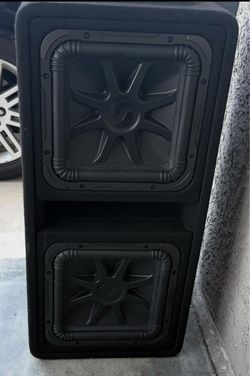 Dual Kicker L7 Subwoofers in Ported Box