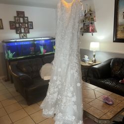 Floral Wedding Dress Size 4 New With Tags (David’s Bridal)