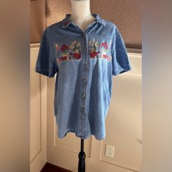 Bobbie Brooks Vintage Women Blue Denim Shirt with Floral Embroidery Garden.