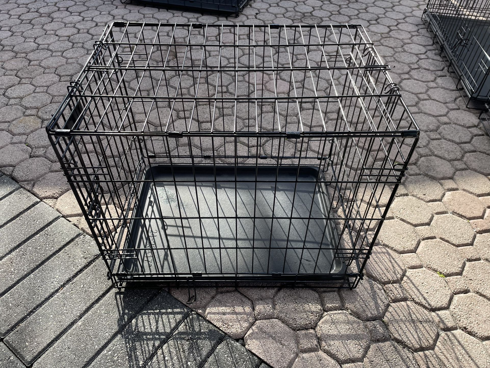 Dog Crate 24” X 23” X 17” In Good Condition $30 Firm On Price
