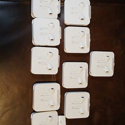 Selling 10 Apple Earbuds. Look At Decription For More
