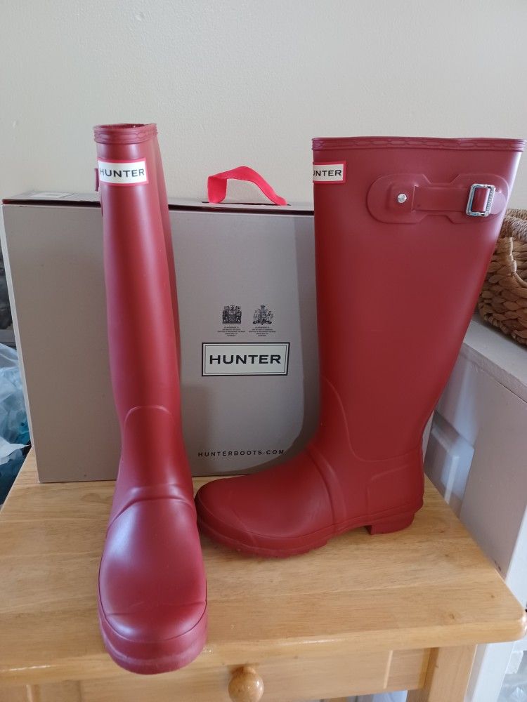 New HUNTER Military Red  Rain Shoes,  Size 10