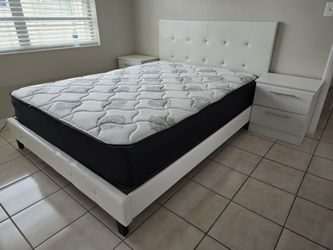 Brand New Queen Bed with Mattress and Nightstands / Cama Queen con Colchon Nueva a Estrenar