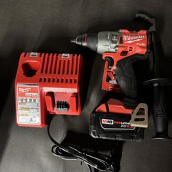 Milwaukee Fuel Hammer Drill Kit 