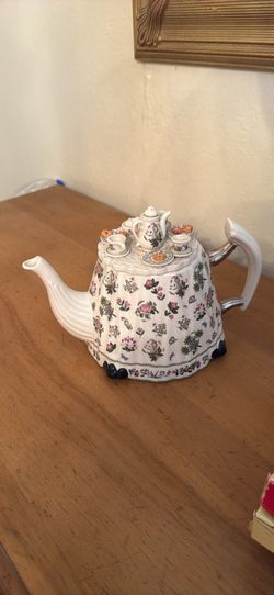 Portmeirion "Botanic Garden" Collectible Teapot Display – Made In England