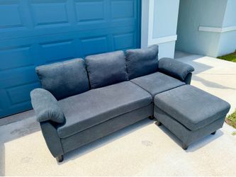 Couch with footrest set.