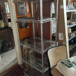 Rolling wire rack