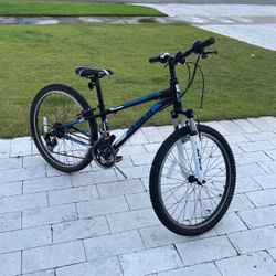 Trek Mountain Bike ; Black And Blue; 