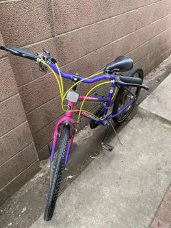 this is a vintage Murray Trail Seeker 15-speed mountain bike.