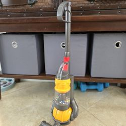 Dyson Toy Vaccuum Cleaner Twist Ball