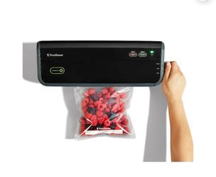 FoodSaver FM2000 Vacuum Sealer Starter System with Bags
