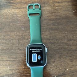 Price drop! 135! Apple Watch: Series 5 | 40MM | Aluminum & Ceramic Case. Comes with a charger!