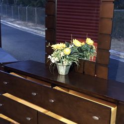 Modern Solid Wood Long Dresser, Big Drawers, Big Mirror. Drawers Sliding Smoothly Great Conditipn