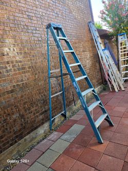 WERNER 8ft Fiberglass Step Ladder Good Conditión