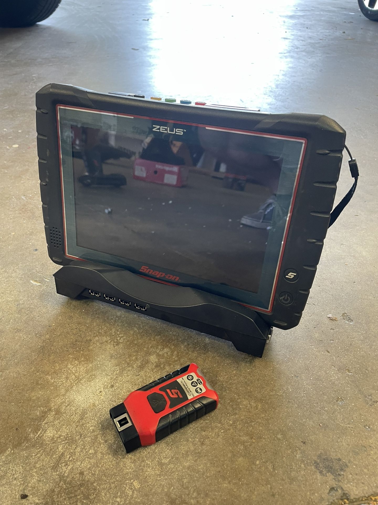 Zeus Auto OBD Scanner