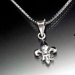 Classic Fleur-de-Lis pendant.