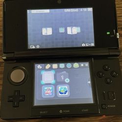 Ninetendo 3DS  + 3 games snd Carry Bag!