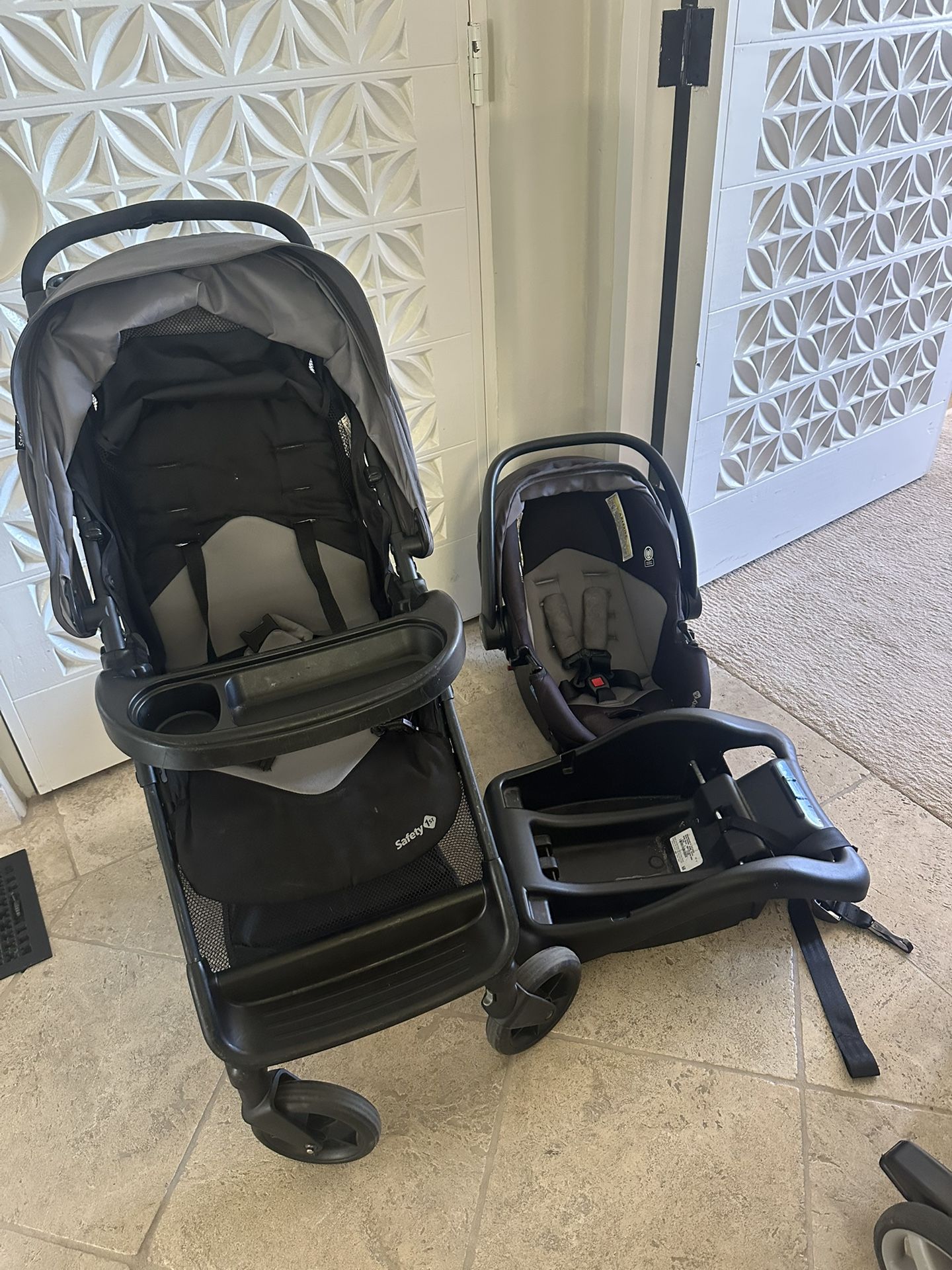 Safty 1st Infant Carseat With Base And Stroller