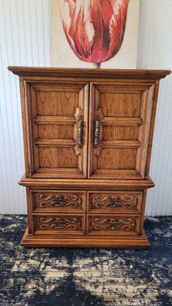 GORGEOUS DREXEL CABINET/ DRESSER