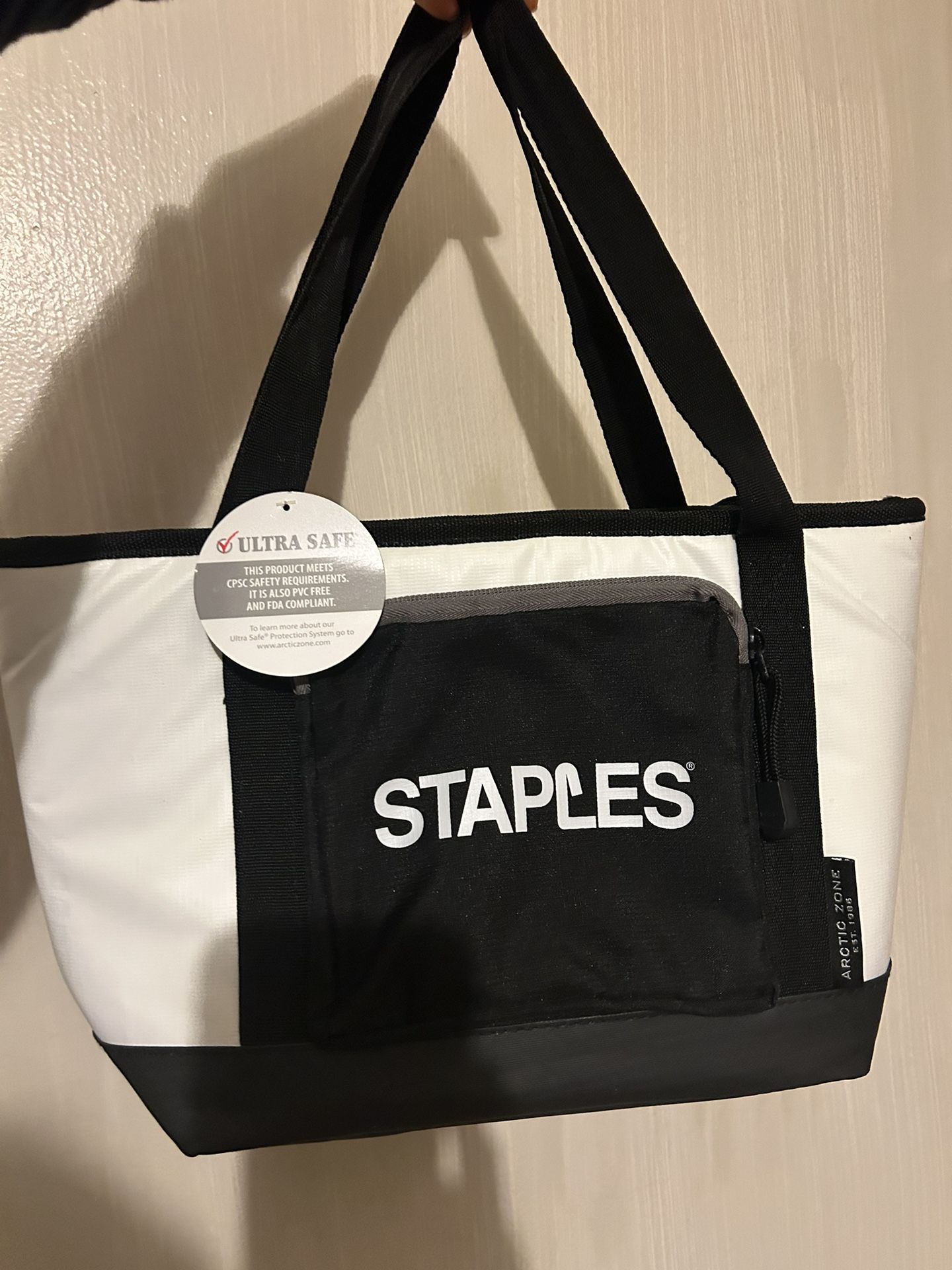 NWT Arctic Zone® Titan Deep Freeze® 2 Day Lunch Cooler with STAPLES logo. Great Design!!