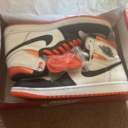 Jordan 1 High Electro ORANGE SIZE 9
