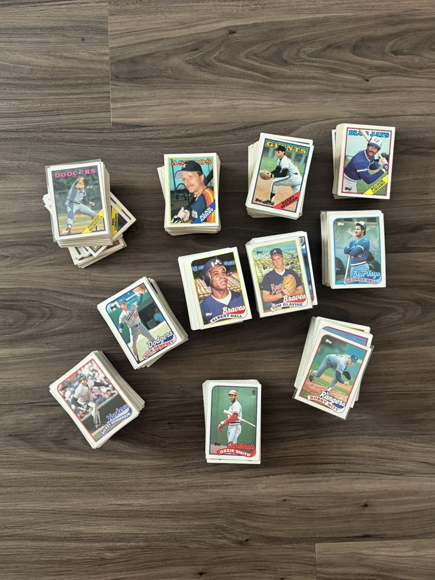 1000+ Vintage Topps Baseball Cards