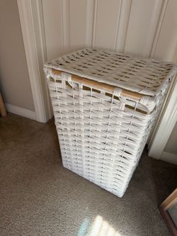 Laundry hamper