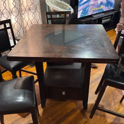 Dining Table W/4 Chairs