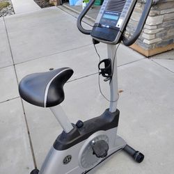 Working Out Bike Golds Gym 125