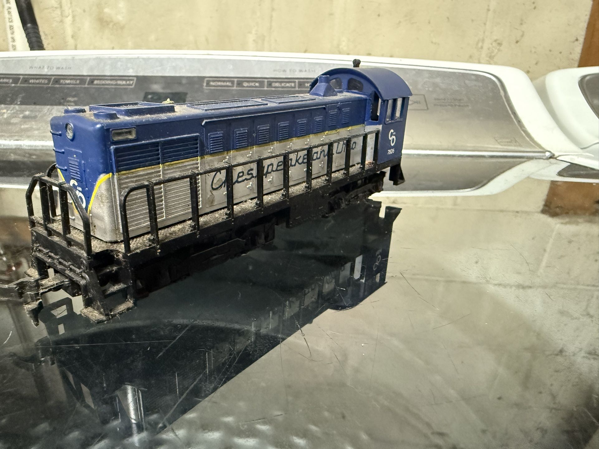 HO Scale Locomotive