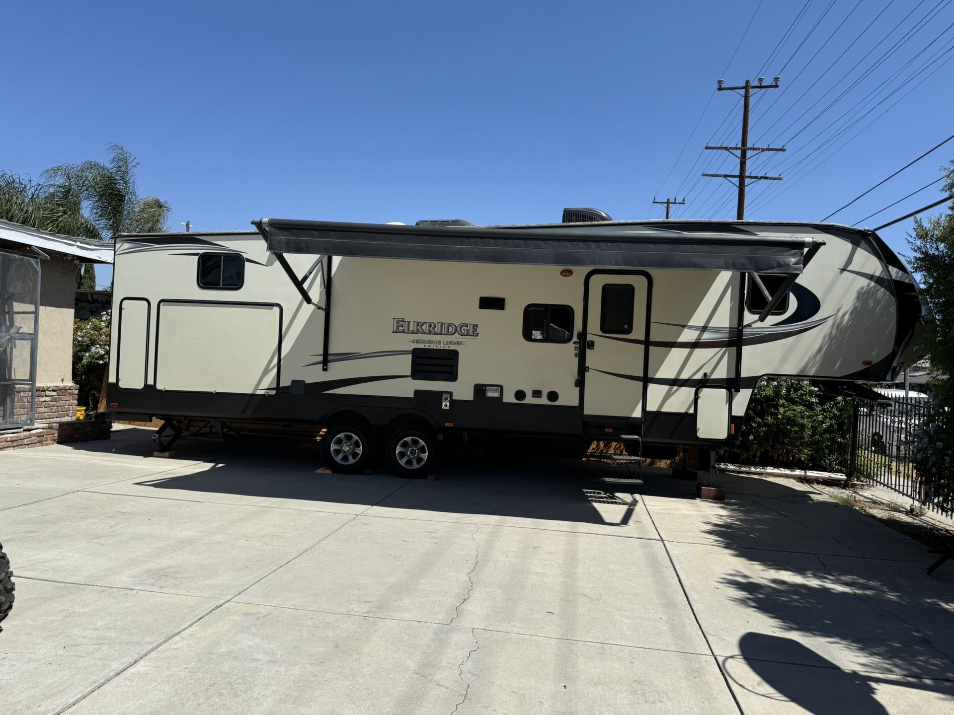 2015 Rv Elkridge Like New Fifth Wheel