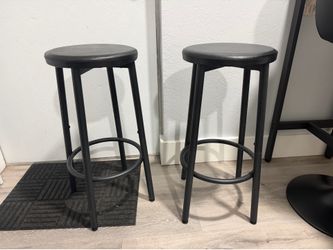 4 Barstools , 2 assembled and 2 others not assembled new in their box