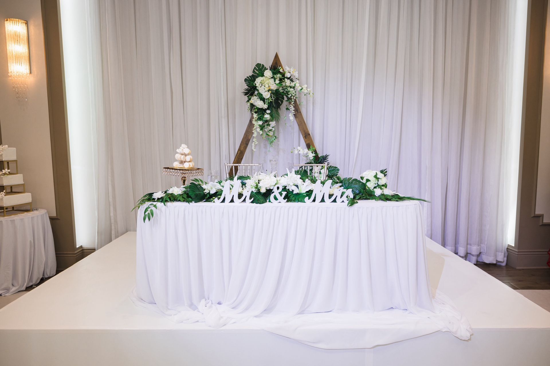 Mr & Mrs Sign