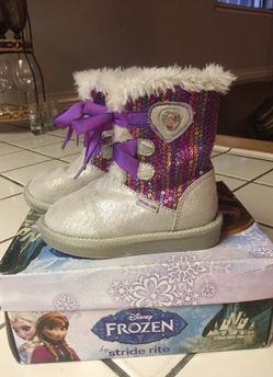 STRIDE RITE ❄️ size 6 like new... 👢👑