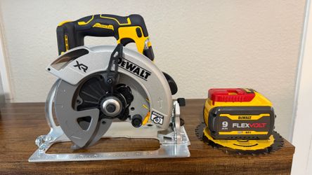 Dewalt 20v Circular Saw XR 7 1/4" and Battery 9Ah Dewalt 20v Sierra Circular XR 7 1/4" y Batería 9A