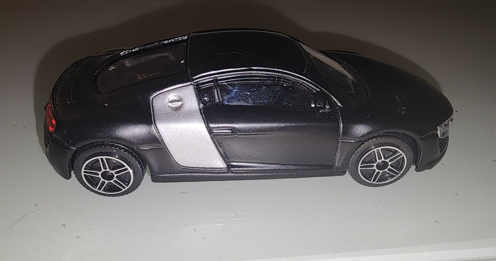 Bburago Audi R8 1:43 Scale Die Cast Car
