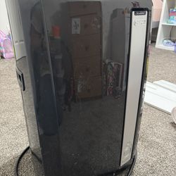 Portable DeLonghi Air Conditioner (AC) Unit $140 obo