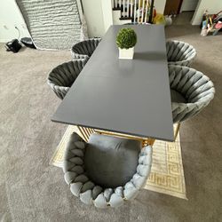 Dining Table with 6 Chairs – Like New