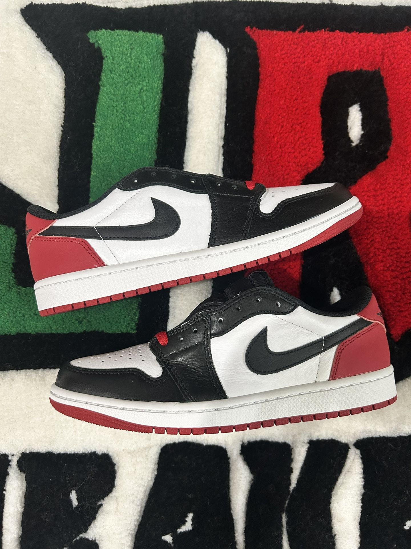 Jordan 1 Low Retro Black Toe