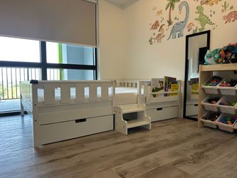 Like-New Queen Size Toddler Bed