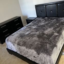 Queen  Bedroom Set With Mattress And 1 Nightstand Dresser. Free Installation All New Furniture And Free Deliveries 