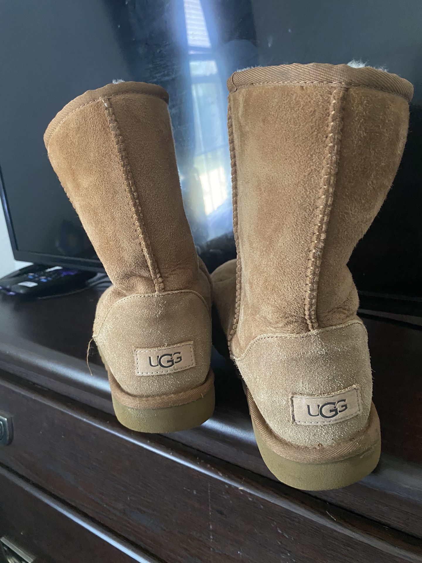Classic Short UGGS ll