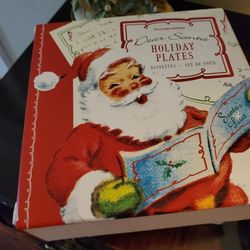 William Sonoma  Dear Santa Holiday Plates Set Of 4