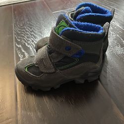 Primigi Toddler Winter Boots Boy Size 9 Very good Brand And Great Condition 