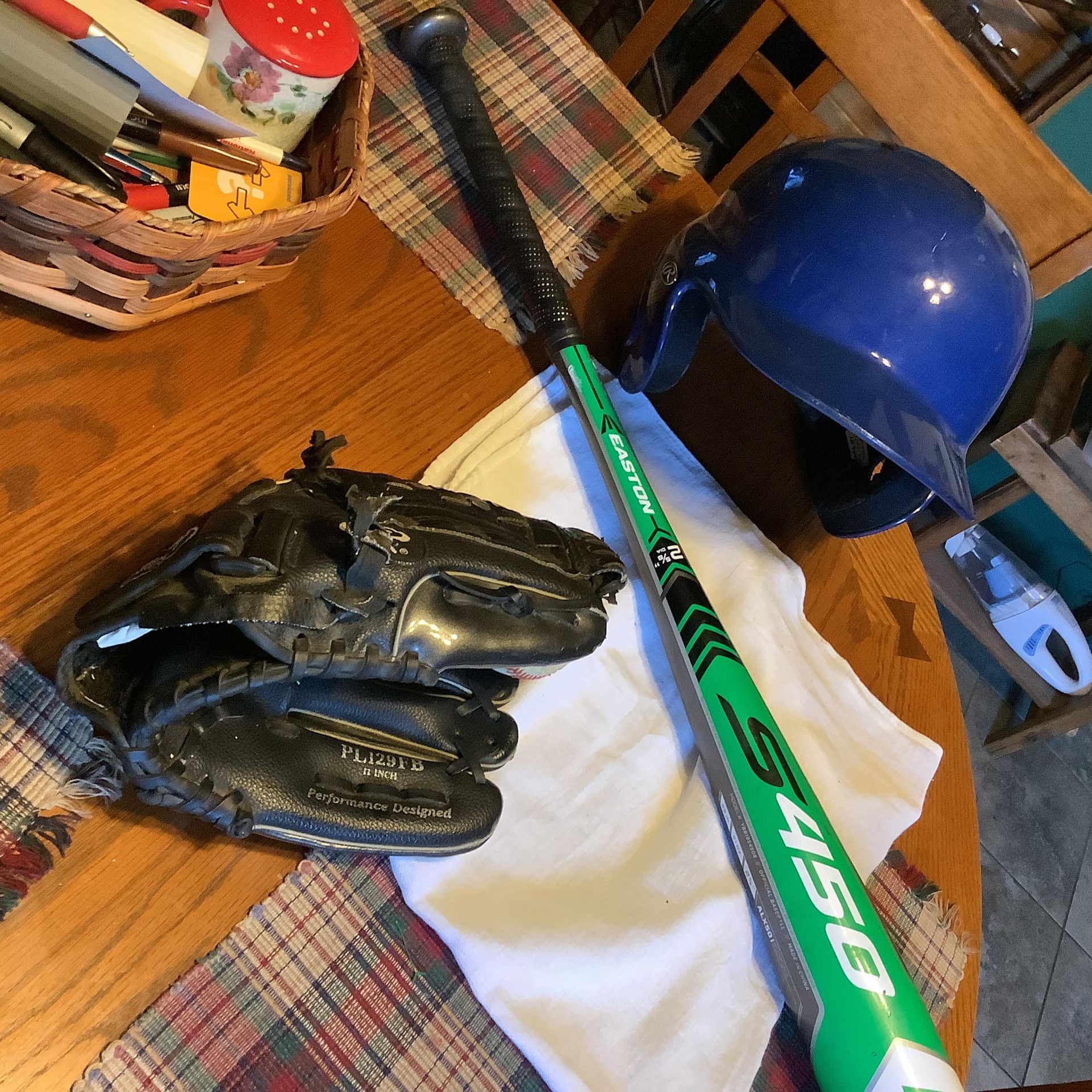 Baseball package including Easton S450 2 5/8” barrel, 29” 21 ounces, Rawlings baseball glove 11”, Rawlings baseball helmet large 7 3/8 - 7 1/2” ( ha