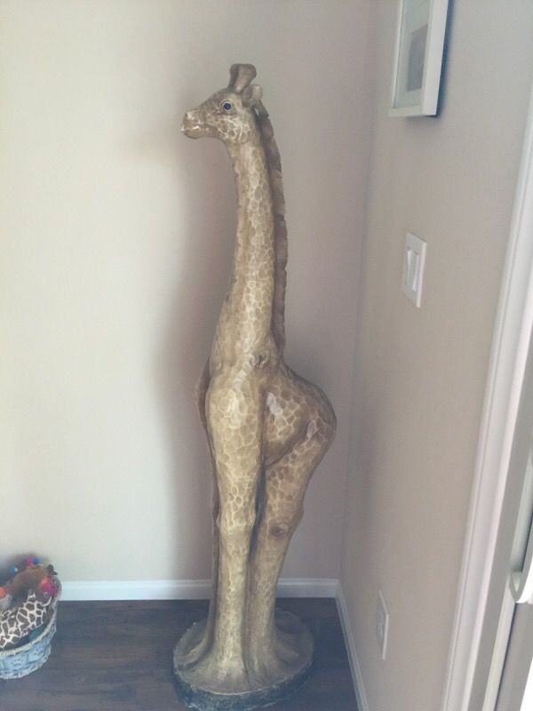 5 ft tall wooden giraffe statue for Sale in Las Vegas, NV - OfferUp